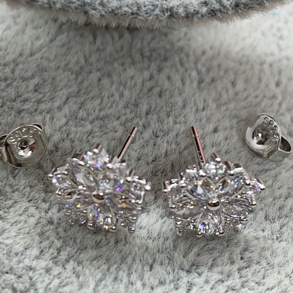 Sterling Silver 925 CZ Flower Stud Earrings - Picture 4 of 5
